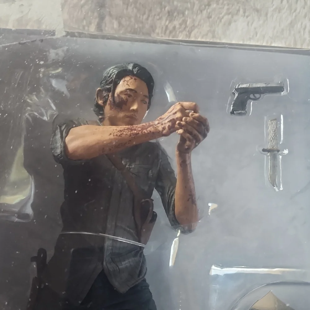 The Walking Dead Glenn Action Figure - Picture 4 of 4